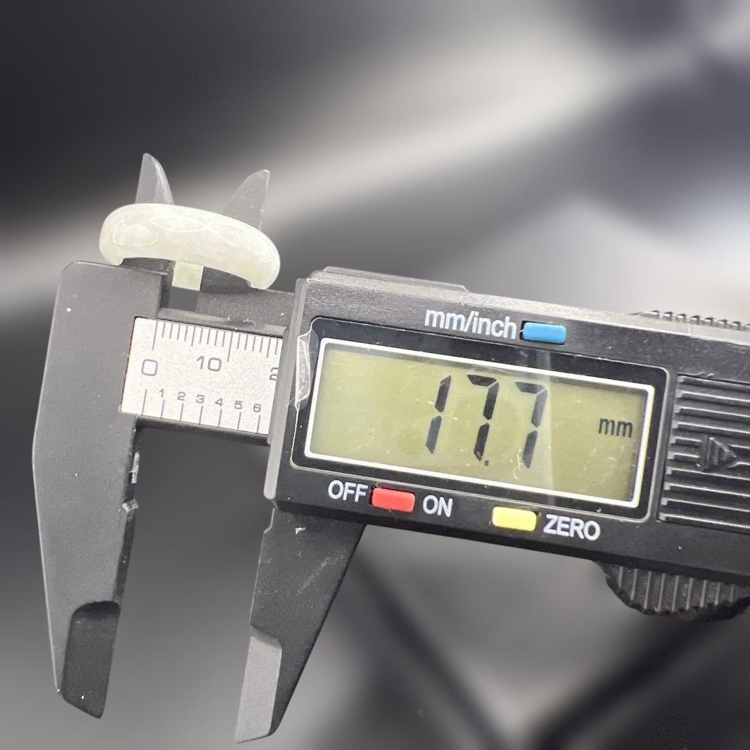 新品 ミャンマー産天然Aランク翡翠ののくり抜きリンググリーンホワイト