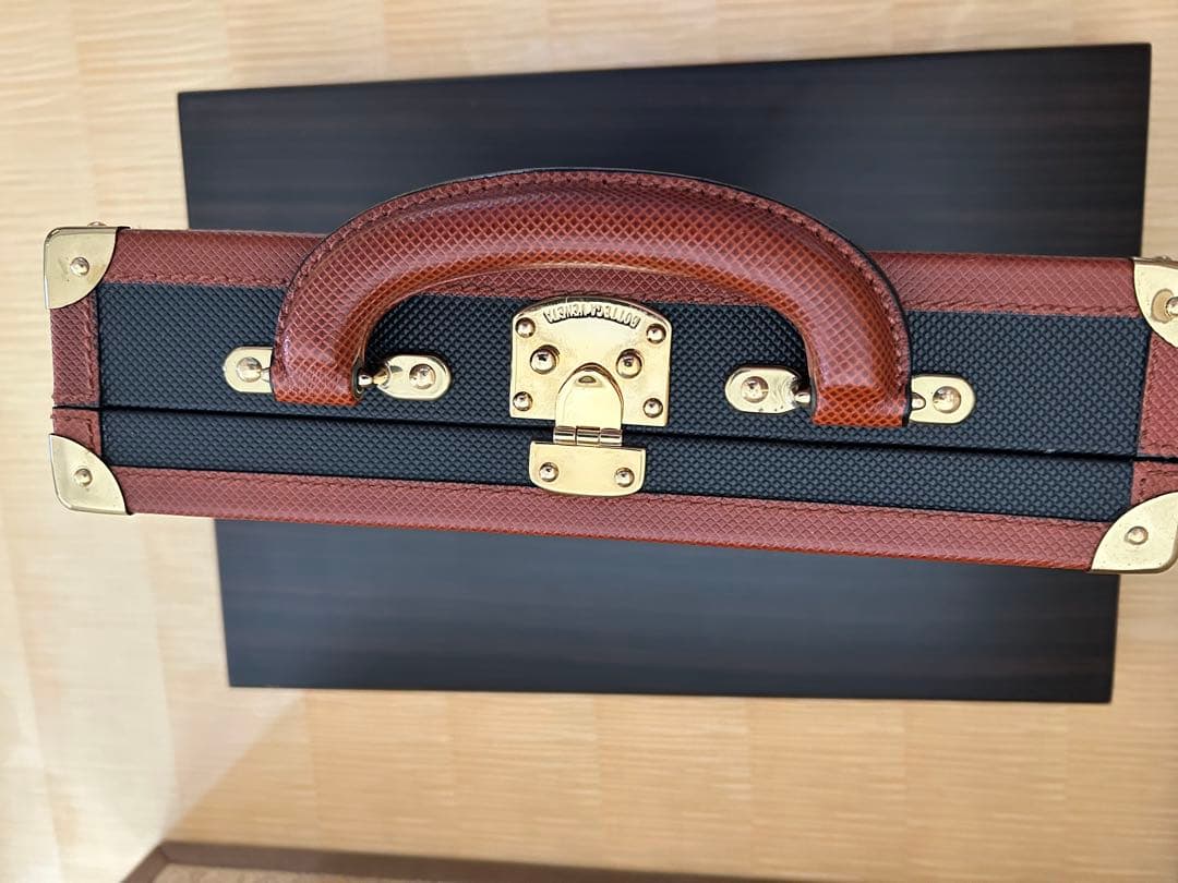 BOTTEGA VENETAの黒と茶色の小型アタッシュケースケースの通販はau PAY