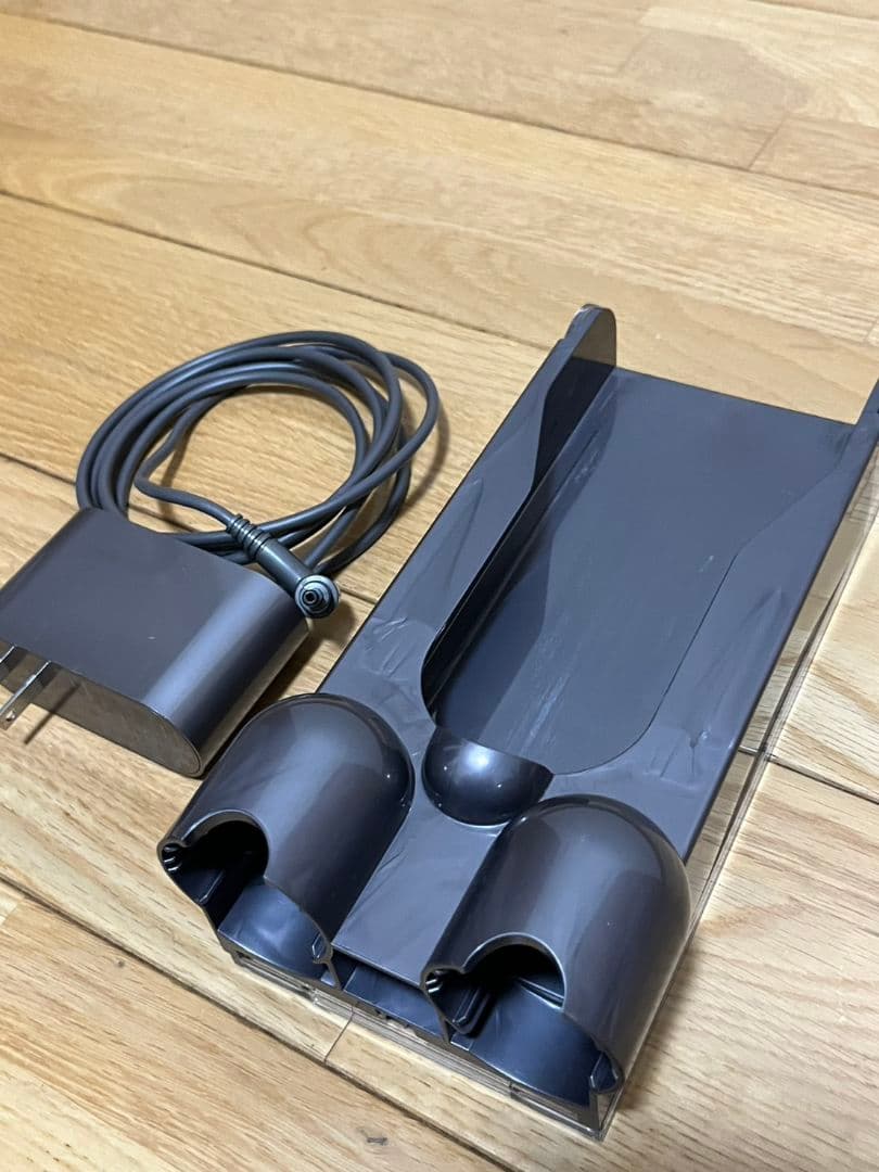 ジャンク DysonV10 Fluffy 掃除機 本体 付属品バッテリー劣化疑い