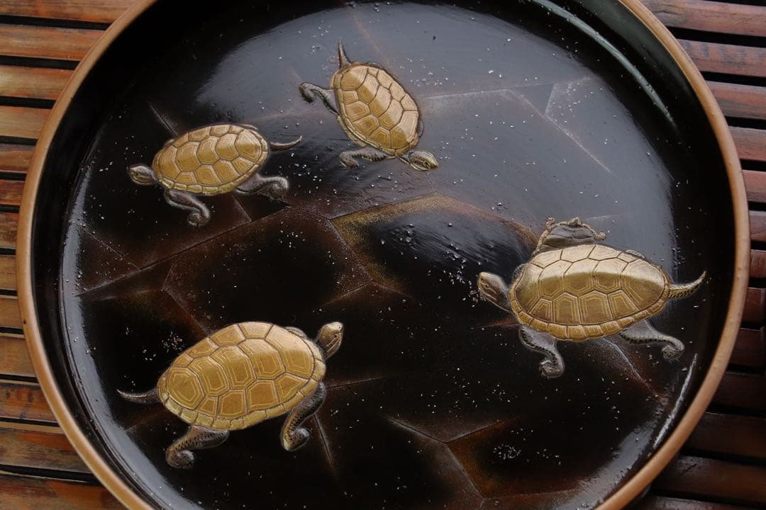 茶道具　古い食籠　雪輪に梅　亀　金蒔絵　闇蒔絵　木製　菓子器　梨子地　漆器　亀甲