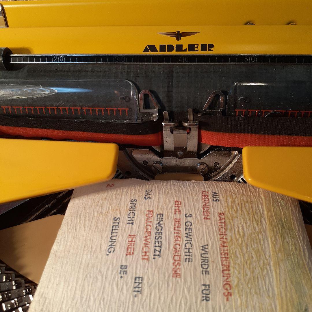 ジンジャー様専用❤️ ドイツ アドラー社製携帯英文タイプライター