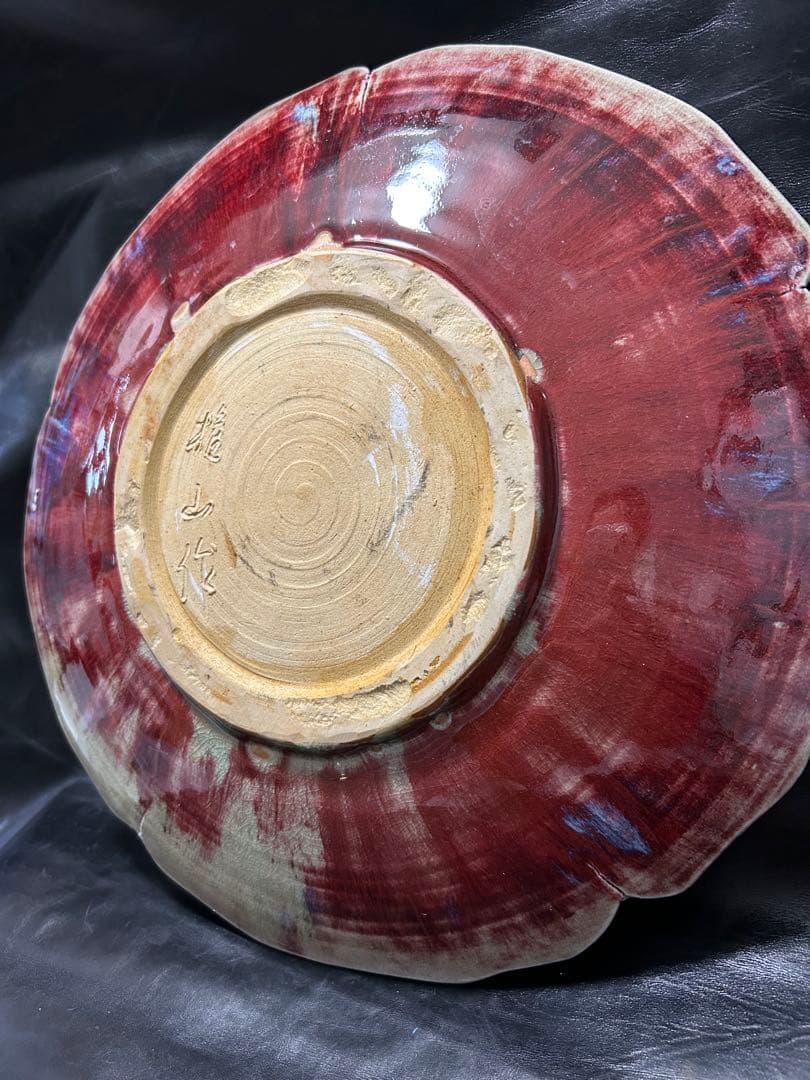 美しい古美術◾️蔵から美しい花がかたどられた大皿が出てかきました。