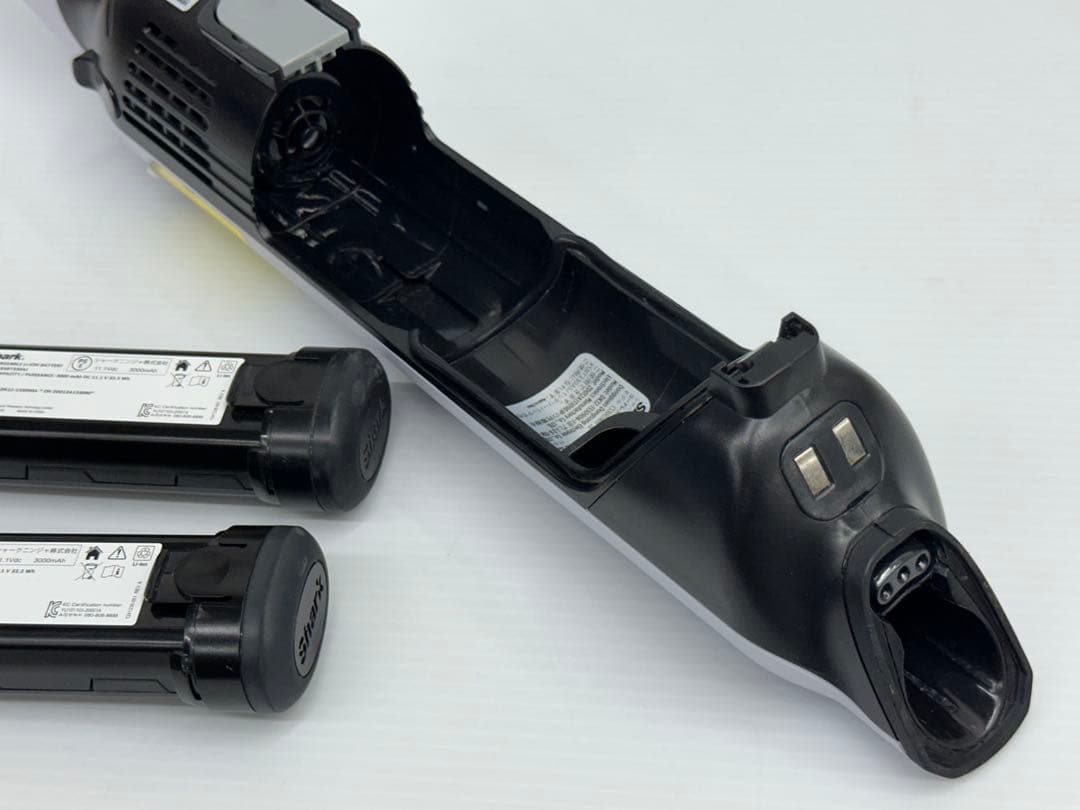 シャーク☆コードレスクリーナー☆CS300JWH☆バッテリー新品と同等☆1