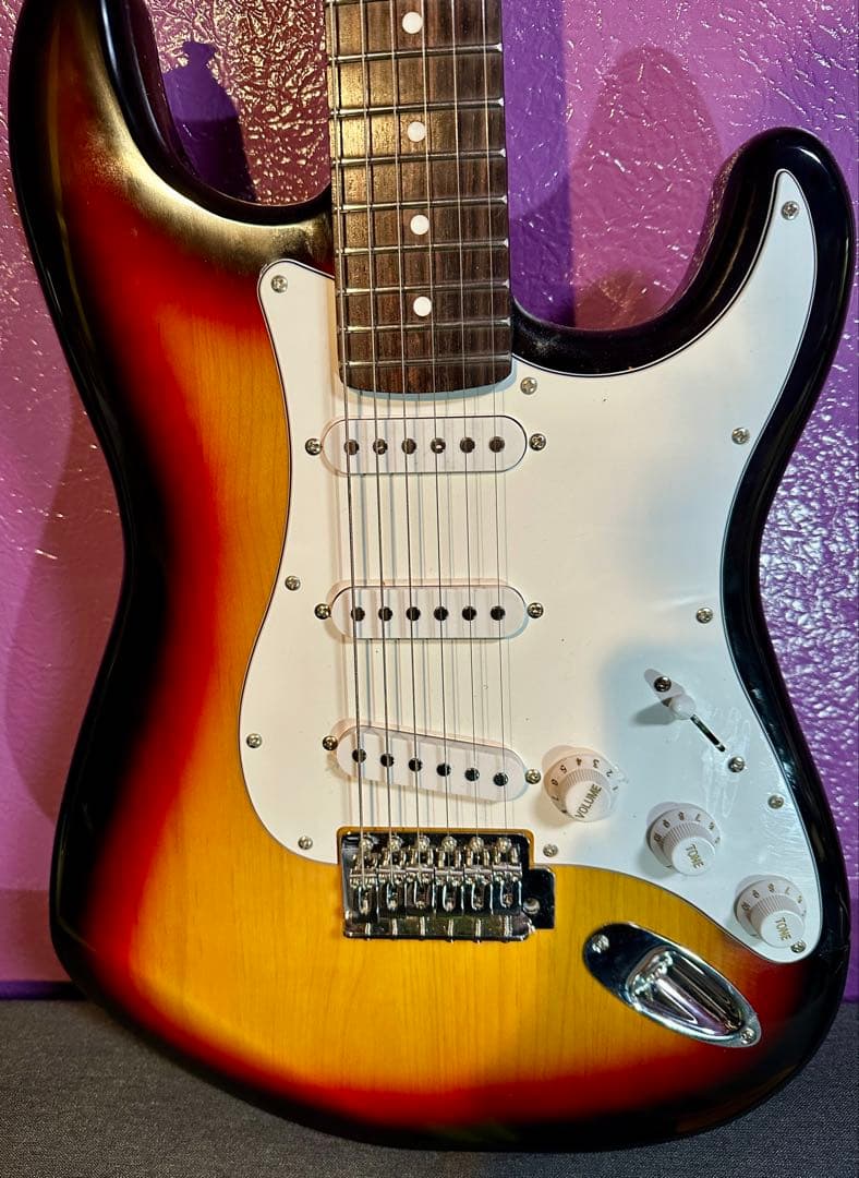 Mavis　メイビス　ストラトキャスター　サンバースト