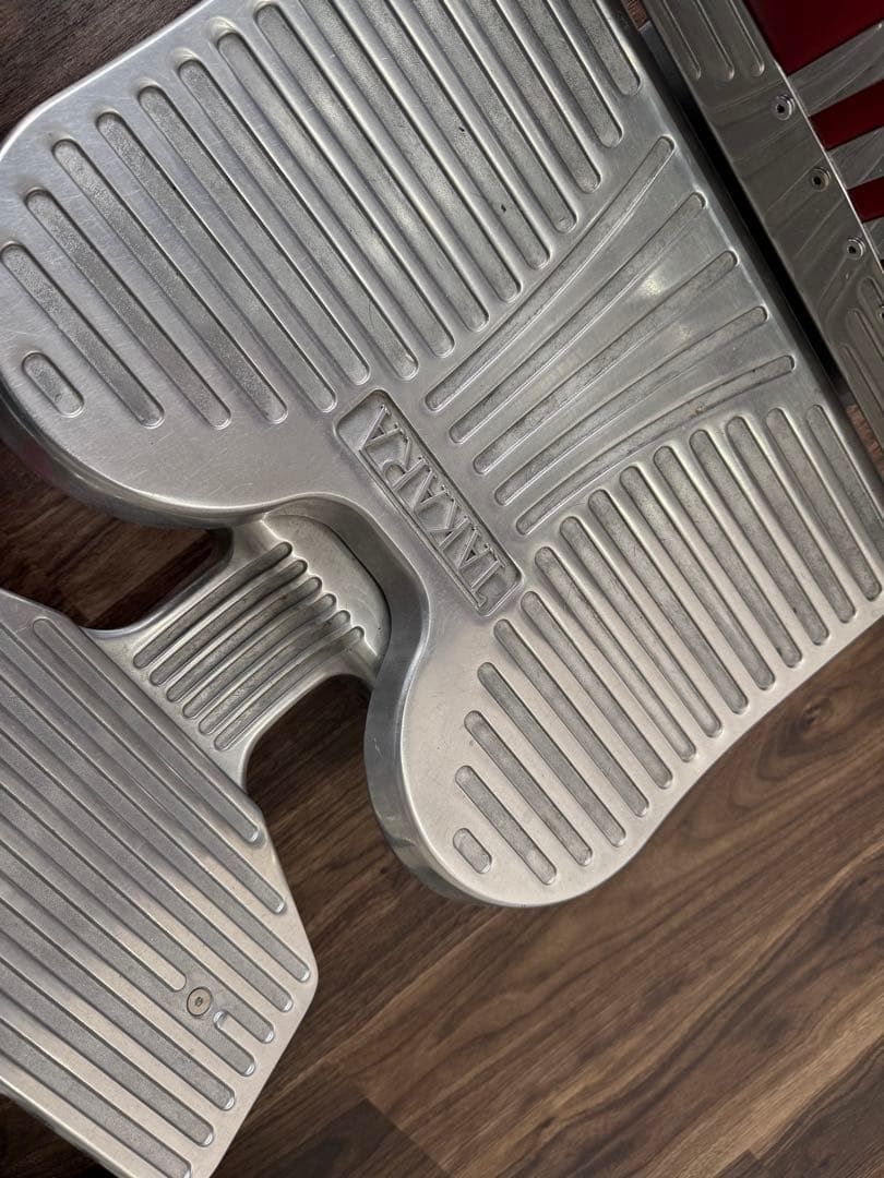 ド*ん様 引き取りタカラベルモント理容椅子 赤 ビンテージ 昇降可 美品