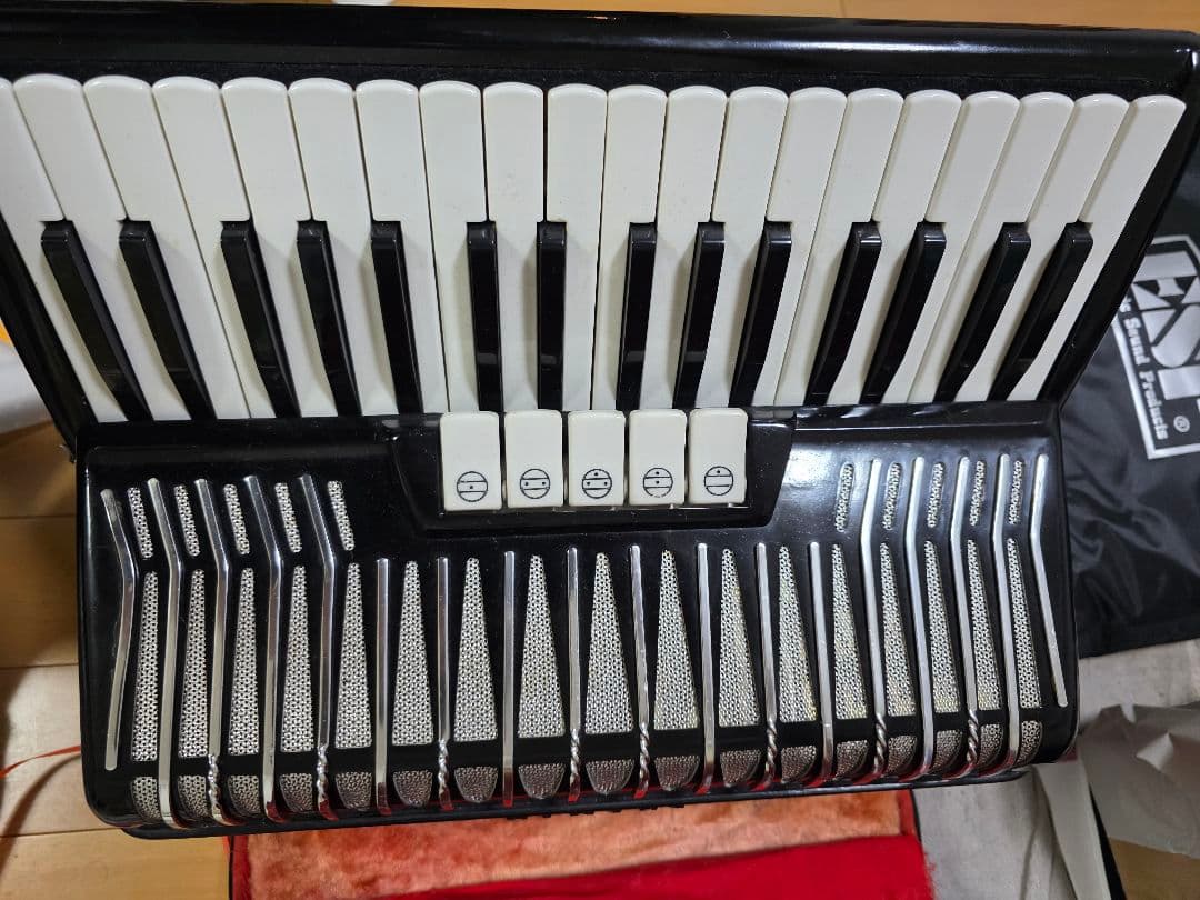 YAMAHA ヤマハ最高級モデル　ヴィンテージ　アコーディオン　３４鍵８０ベース YAMAHA ヤマハ最高級モデル ヴィンテージ アコーディオン 34鍵80ベース