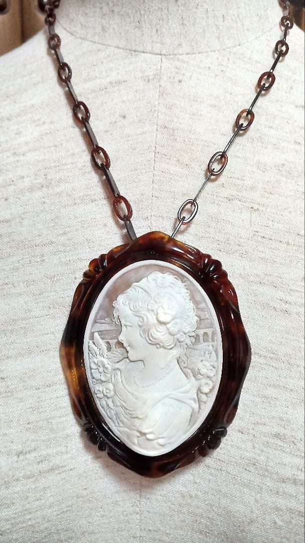 値下　￥26000→19000ベストサイズ　鼈甲枠カメオ　ブローチ　ペンダント 値下 ￥26000→19000ベストサイズ 鼈甲枠カメオ ブローチ ペンダント