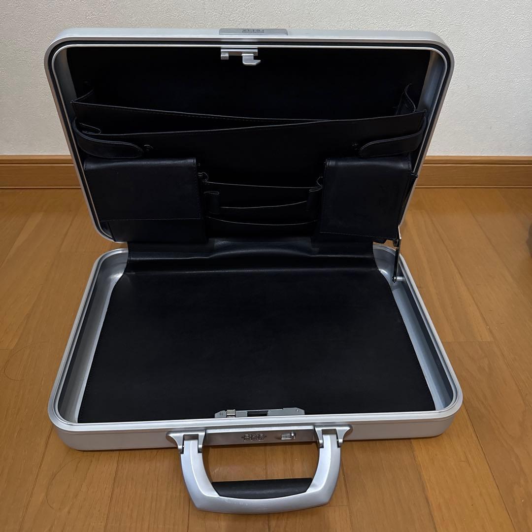 あずる様用【ZERO HALLIBURTON】 アルミケース 中型