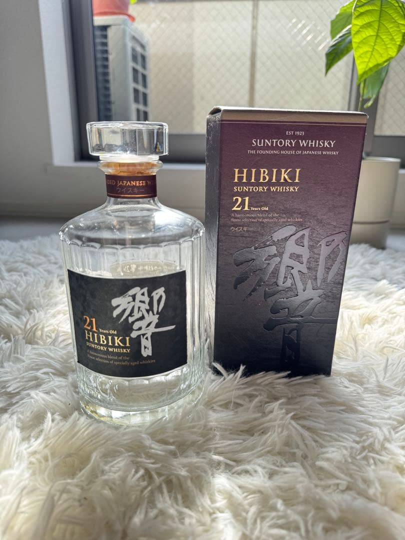 響21年 ウイスキー　空瓶　箱付き　Hibiki 響 21年 ウイスキー 100周年記念ボトル木箱付き 空瓶
