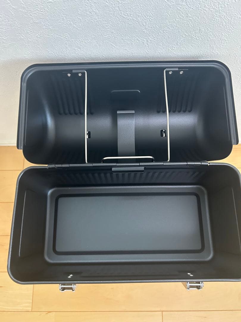 スタンレーランチボックス　マッドブラック