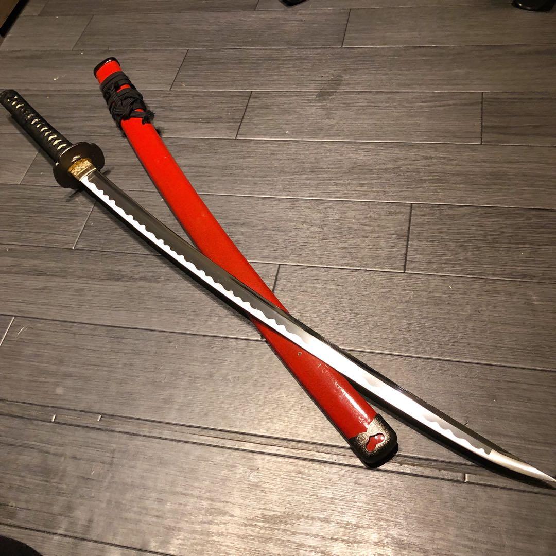 高級模造刀　居合刀　優乱刃紋　朱拵え　合金刀身　紋様入り