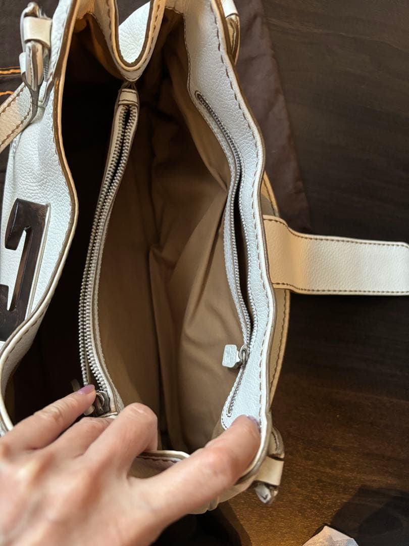 値下げ)TOD'S レザーショルダーバッグ白