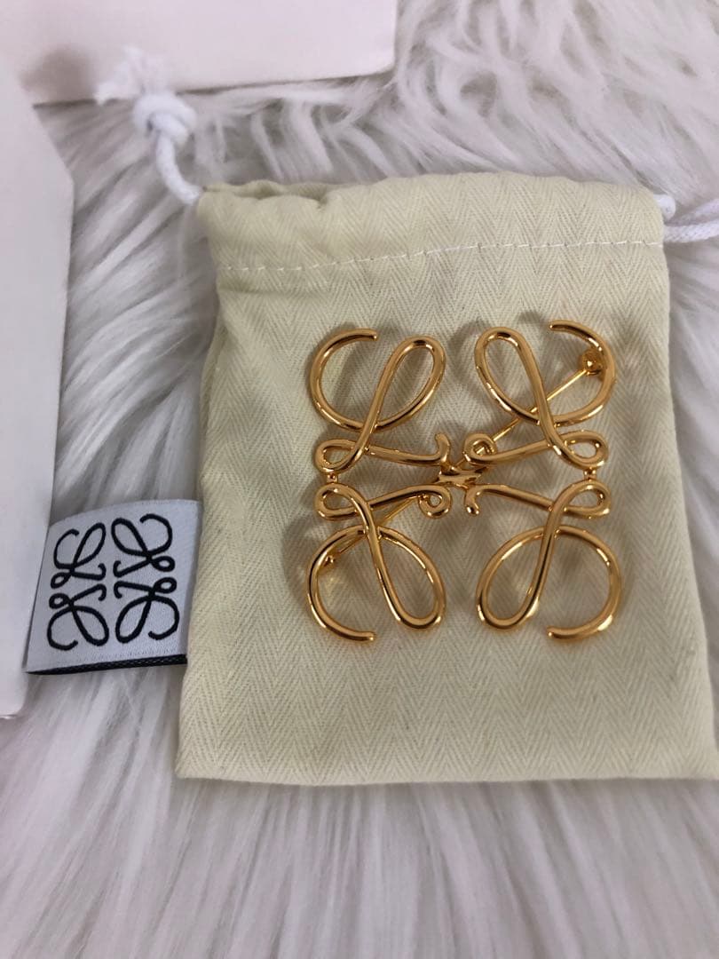 LOEWE ロエベ　アナグラムブローチ　ゴールド　レディース　ファッション 中古・古着通販】LOEWE (ロエベ) アナグラムブローチ ゴールド