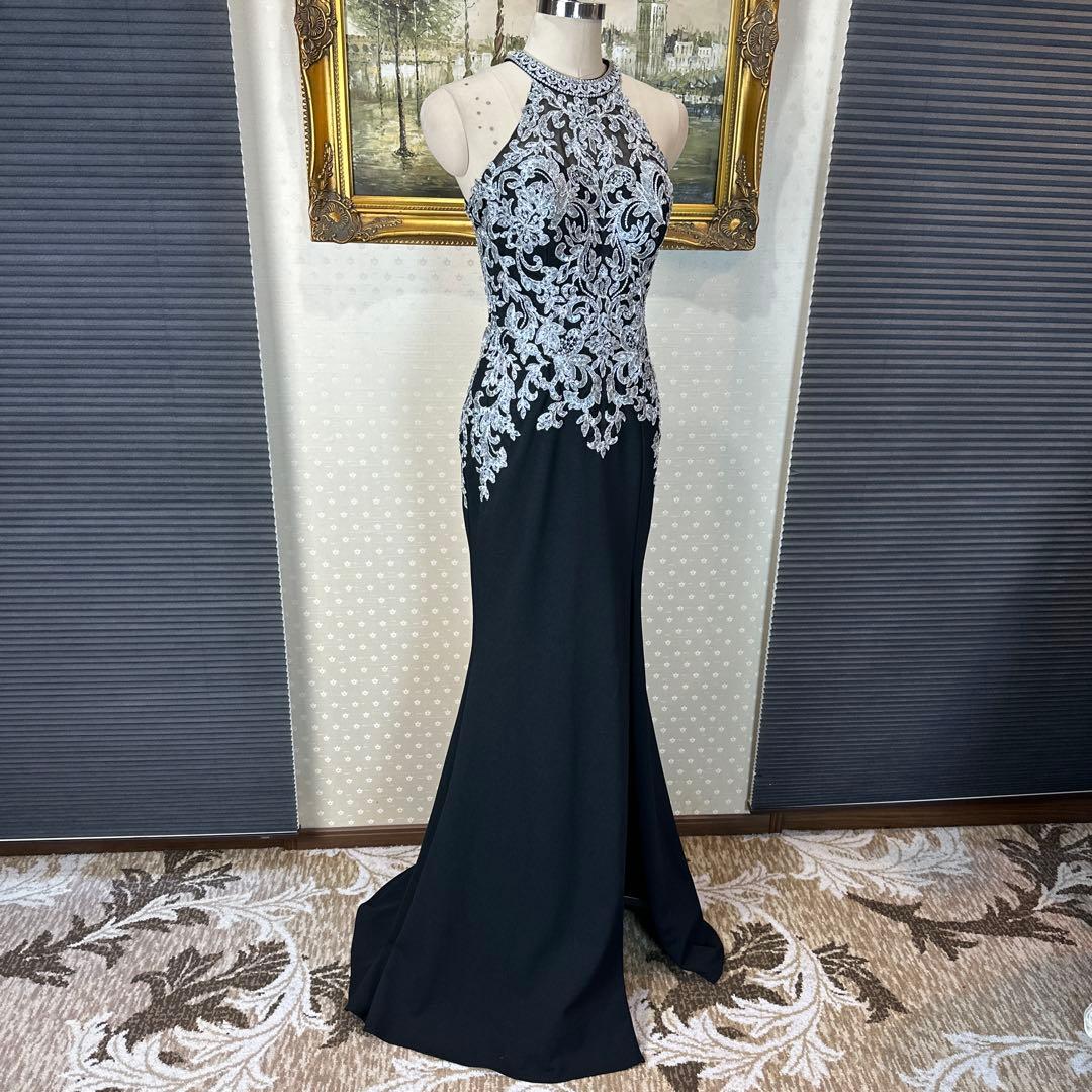 ブラックハイネック刺繍ドレス