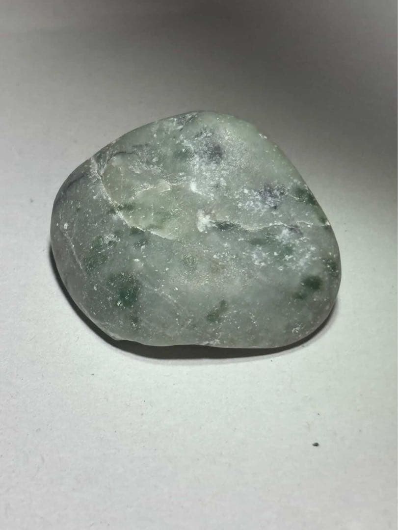 糸魚川産 緑翡翠 黒翡翠 25g - メルカリ