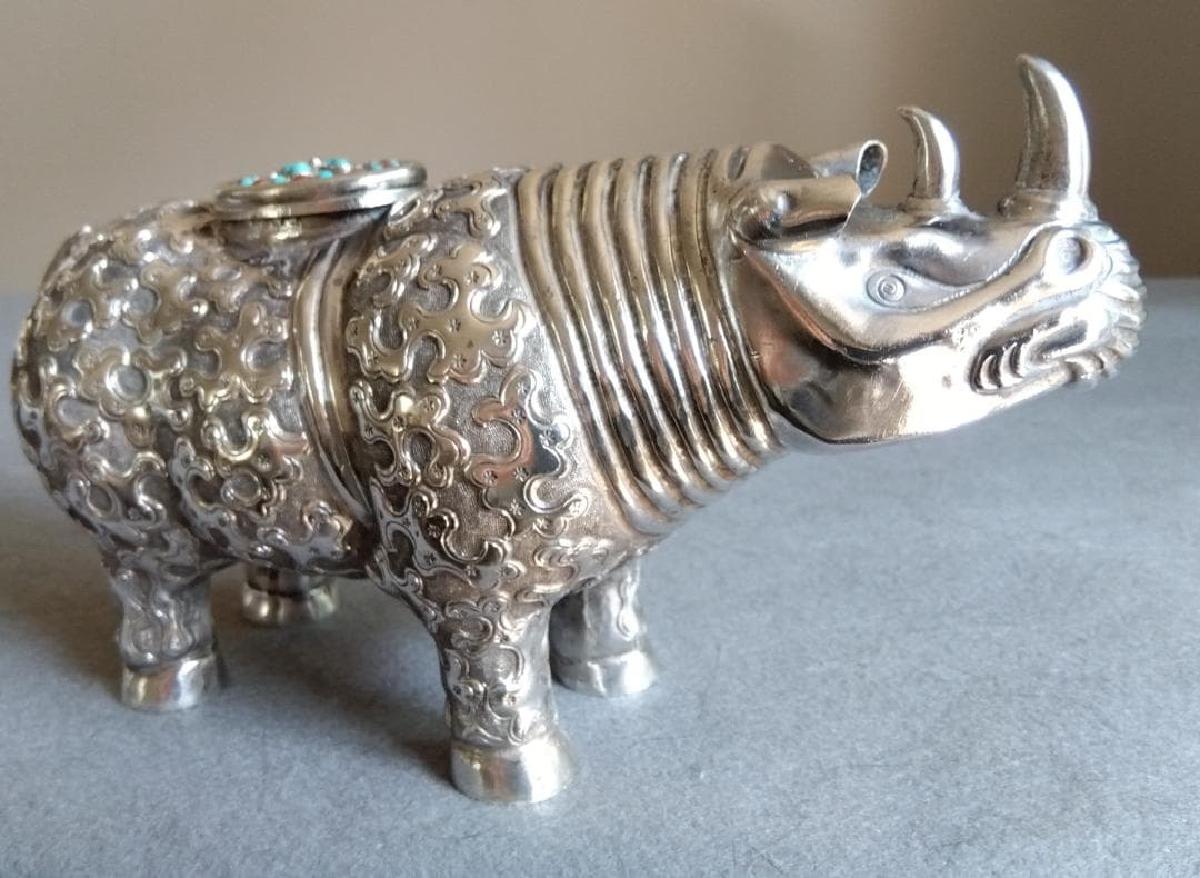 北京工芸品公司　銀製　錯金銀雲紋銅犀尊　酒器