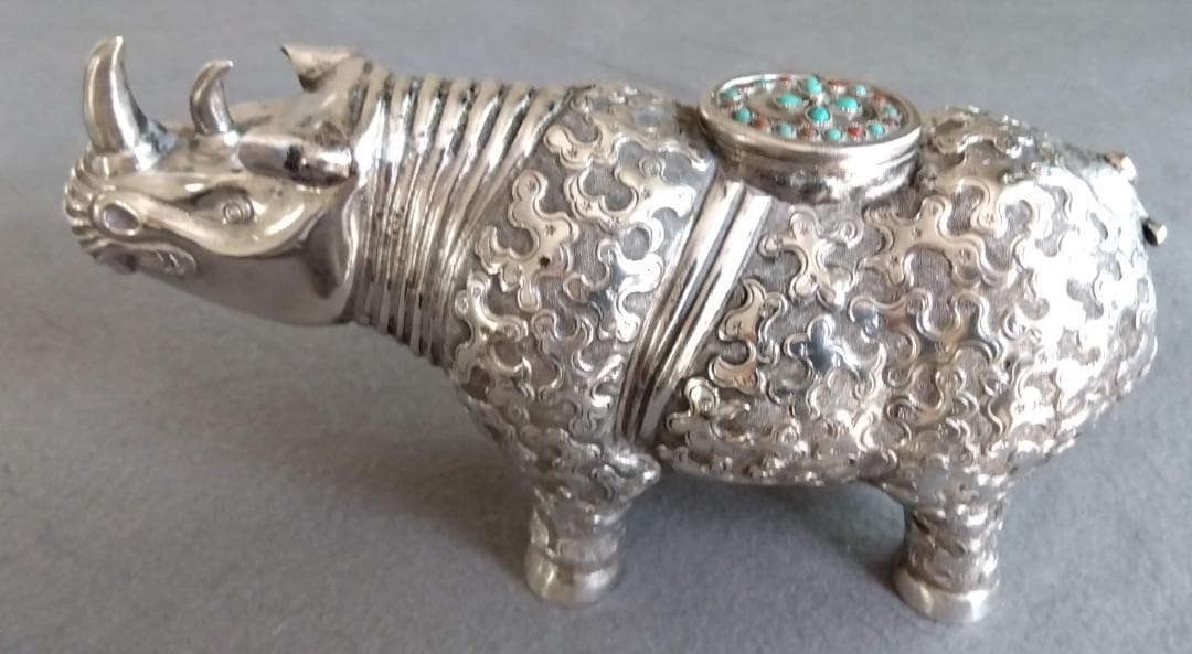 北京工芸品公司　銀製　錯金銀雲紋銅犀尊　酒器