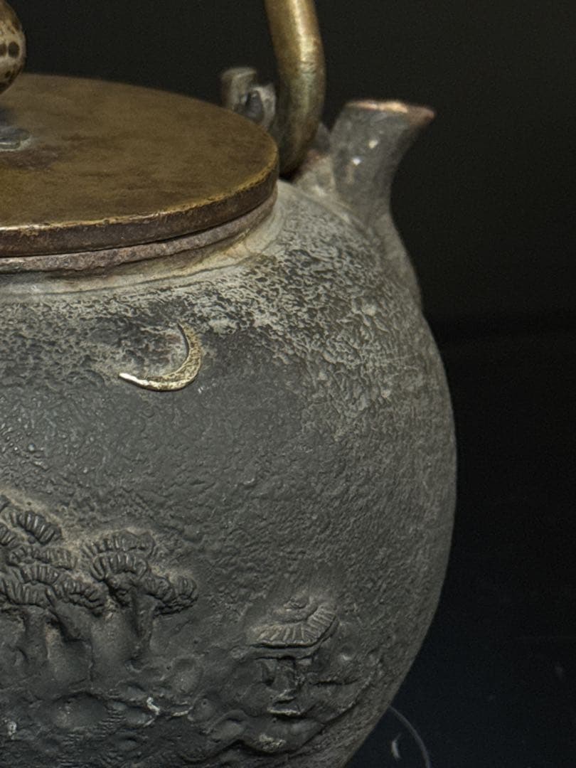 極上 中期 亀文堂 日本亀文 楼閣山水千鳥銀象嵌 蝙蝠象嵌提手 鉄瓶