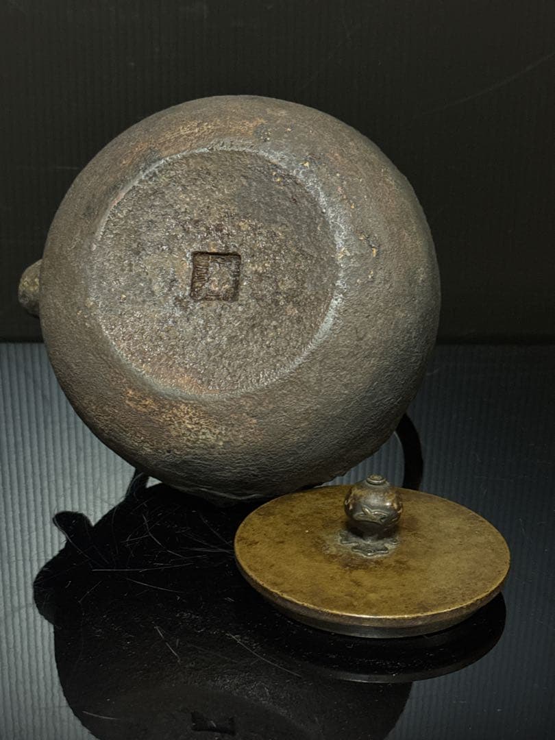 極上 中期 亀文堂 日本亀文 楼閣山水千鳥銀象嵌 蝙蝠象嵌提手 鉄瓶