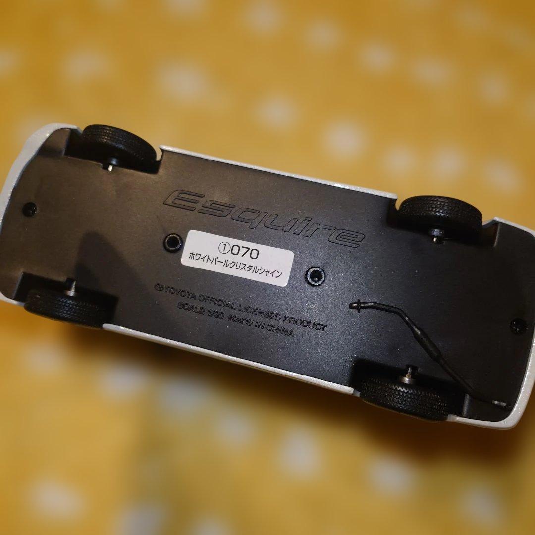 Esquire ミニカー 070 ホワイトパールクリスタルシャイン 模型 トヨタ