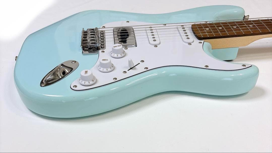 Bacchus ストラトタイプ エレキギター 水色　パステルカラー　バッカス