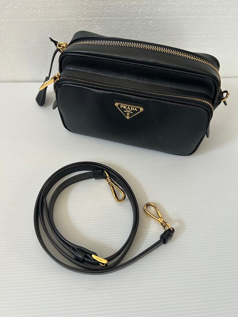 プラダ　ショルダーバッグ　ブラック　BT1010
