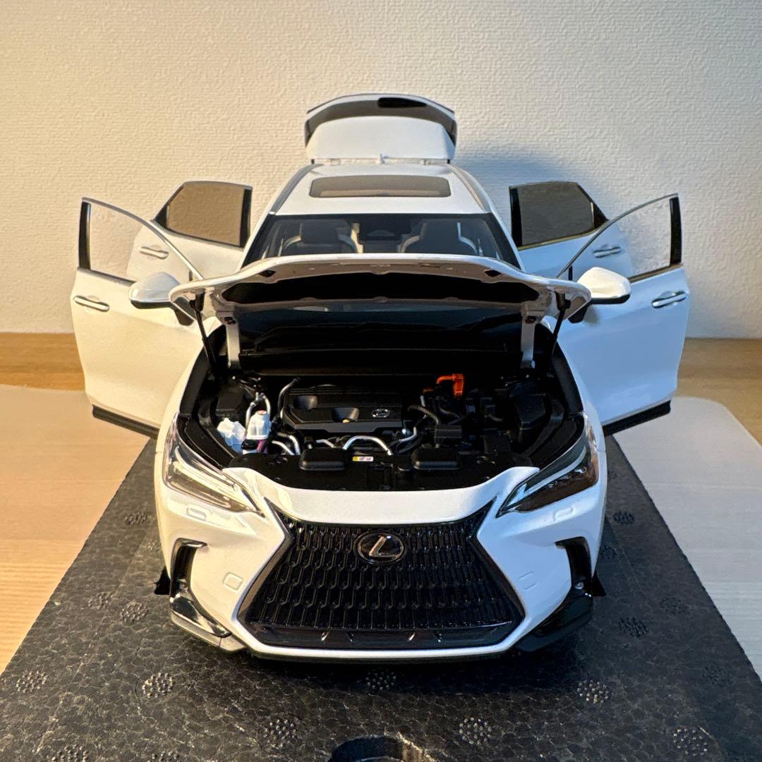 京商　レクサス　NX 450h+ 1/18 ミニカー　ホワイト