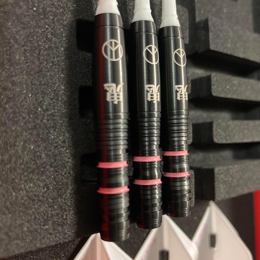 ス*侍様 新品　レア物　【ダーツライブ】物語シリーズ ダーツセット 忍野 忍ve