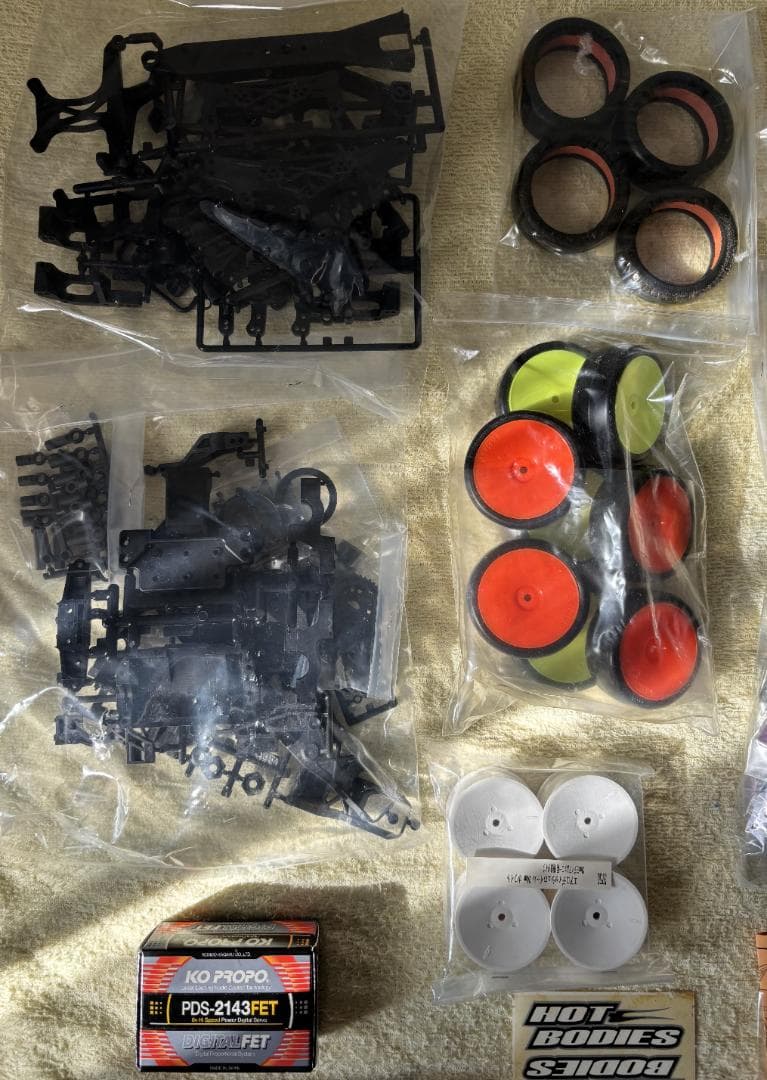 HPI RS4 PRO3 レーシングラジコンカー2箱 原篤志選手レプリカモデル含