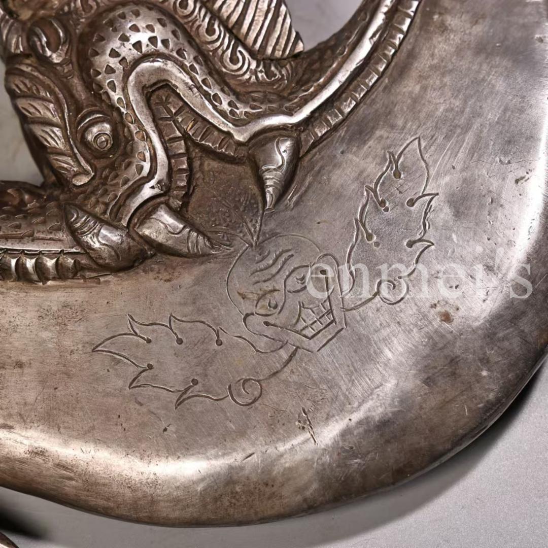 中国古美術・蔵伝工芸・旧チベット収寒鉄刻金剛降魔斧・文