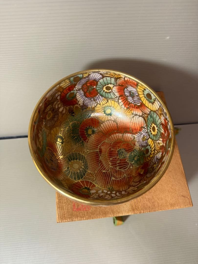 2860 薩摩焼 色絵金彩 牡丹 百花之図 茶碗