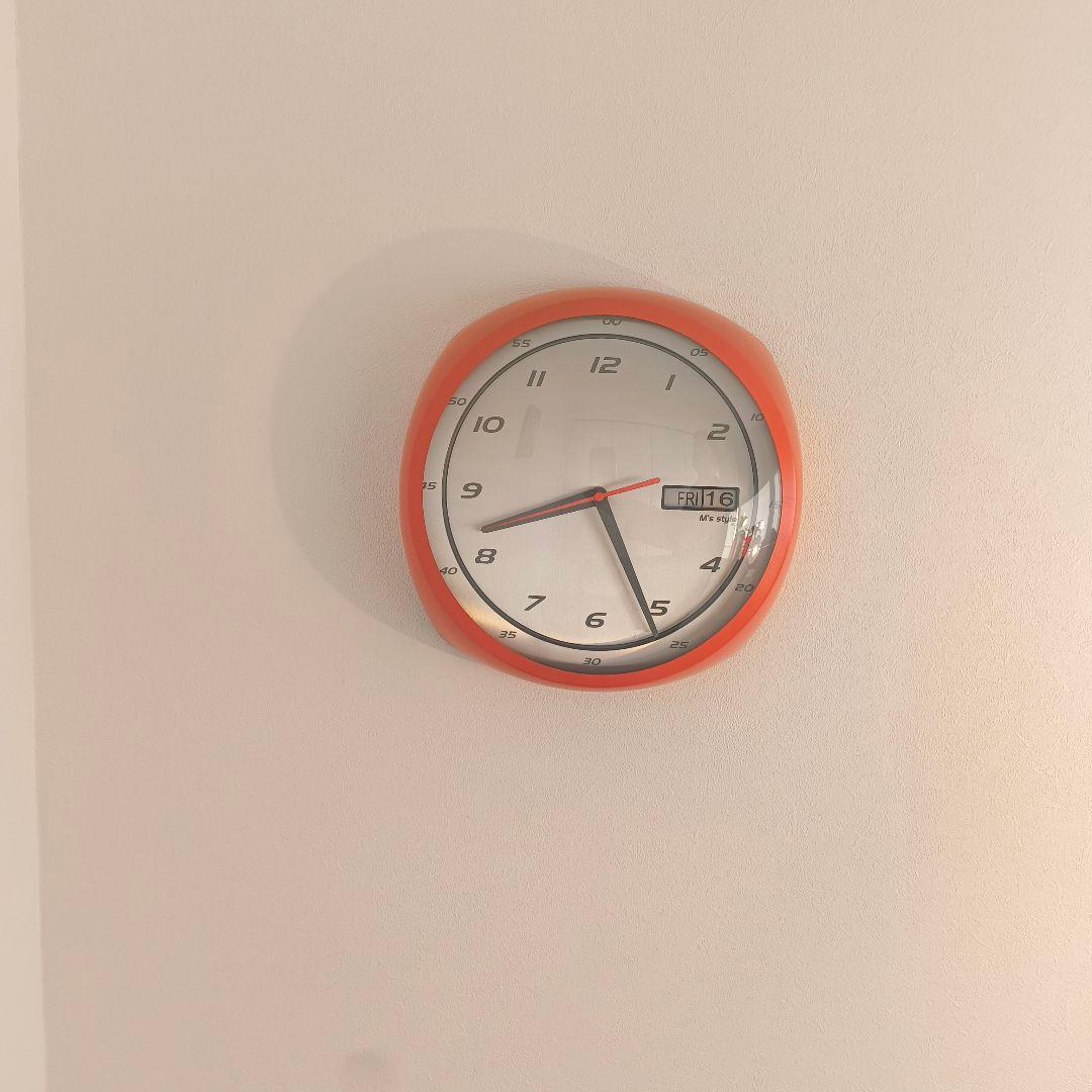 スペースエイジ　ポップ　壁掛け時計　スムーズ秒針　カレンダー　シルバー　オレンジ