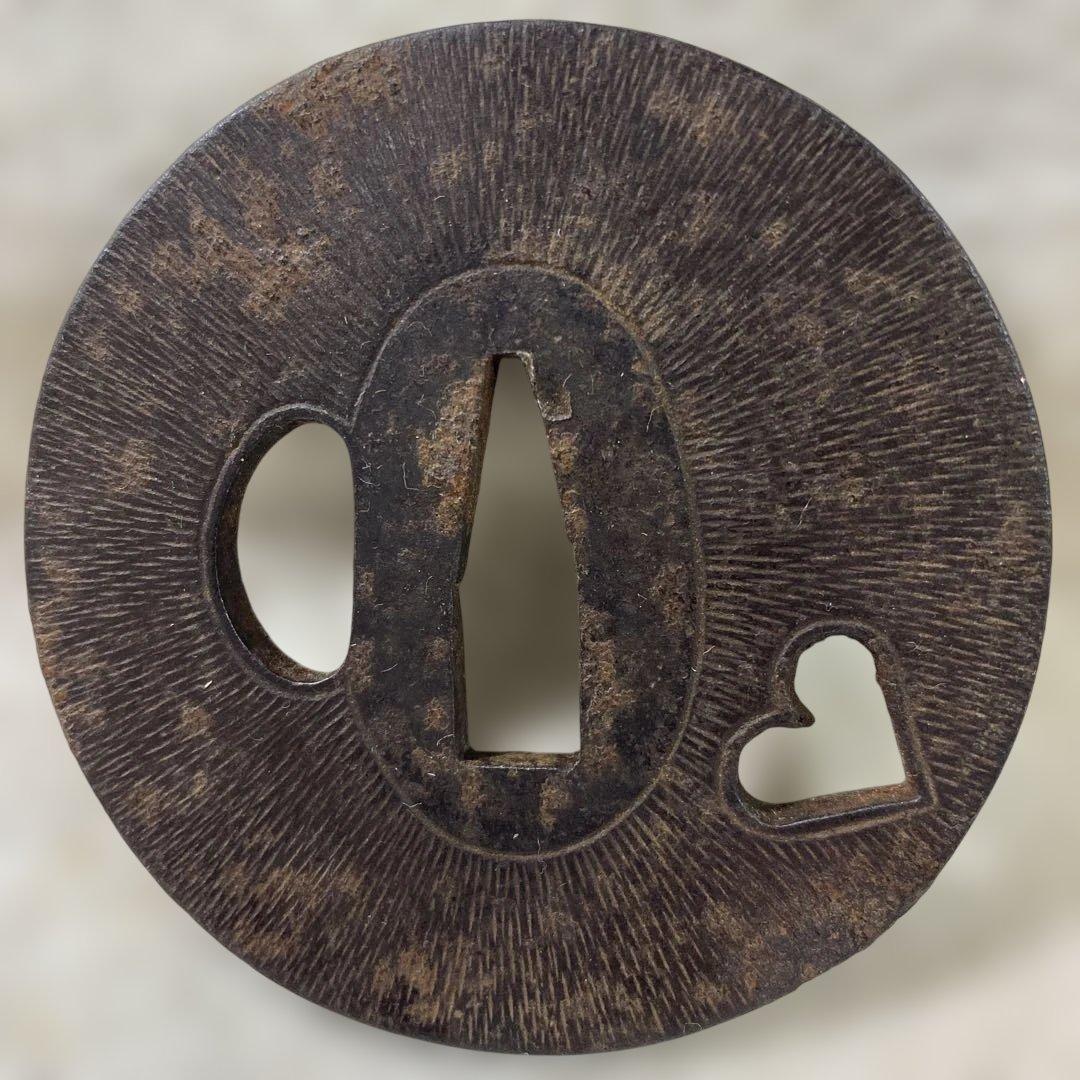 B-14 鍔　つば　武具　鉄製　刀装具　アンティーク　美術品　工芸品　木箱付き