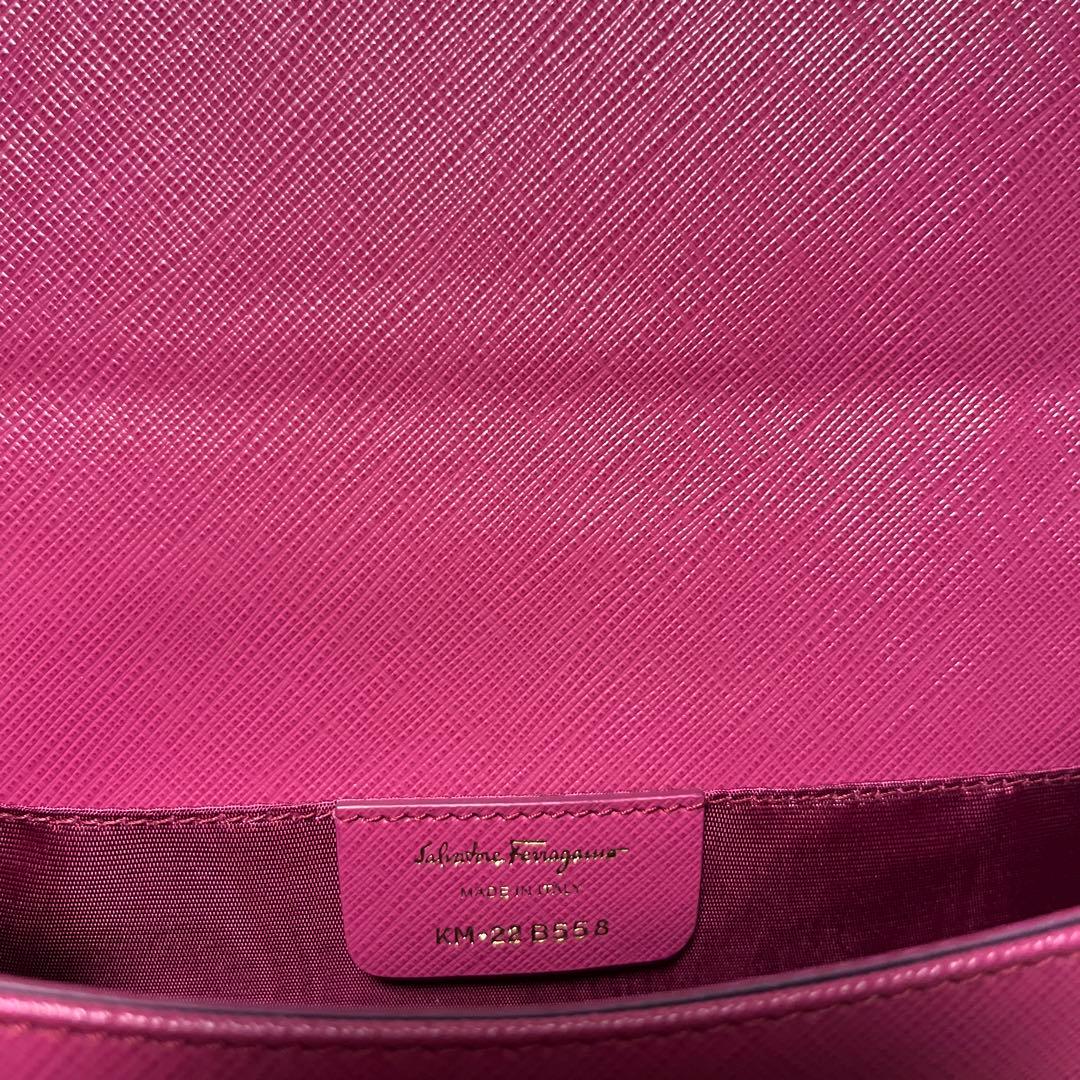 【美品】フェラガモ　チェーンバック