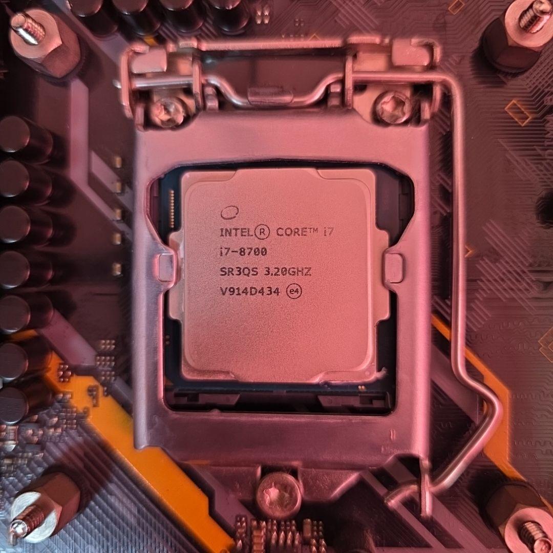 ASUS Z390 + i7 8700 +DDR4 16GB