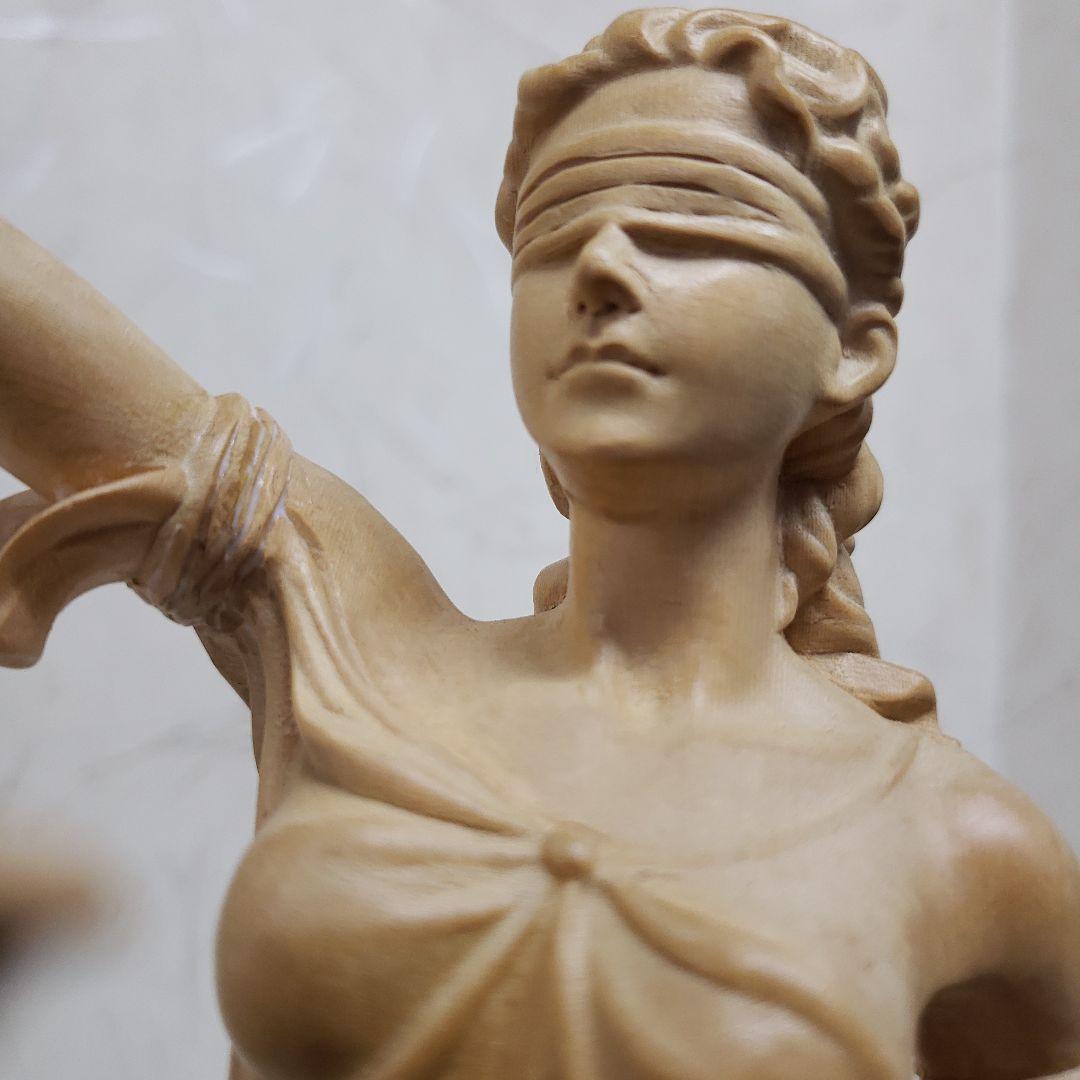 Bフライデー蔵出特価希少彫り裁判所のシンボルヒバ材 正義の女神像ユース