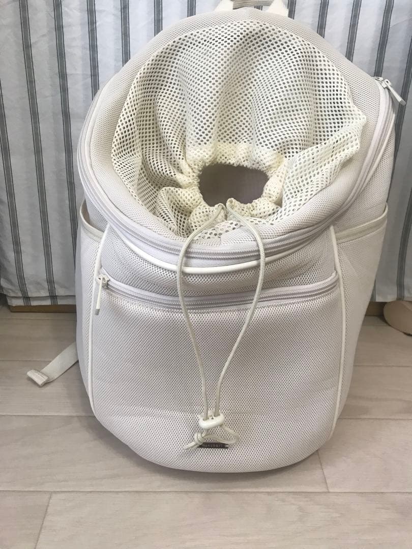 ホワイト メッシュ リュック型キャリーバッグmonchéri Mサイズ 犬用