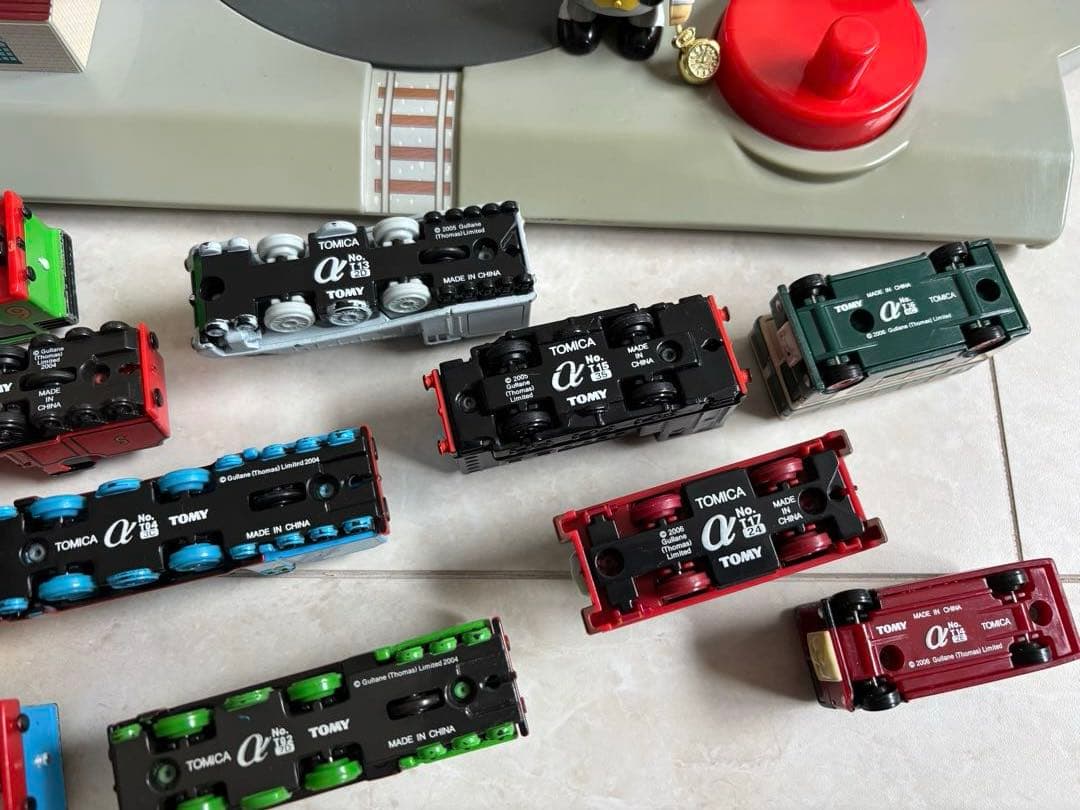 トミカ　機関車トーマス　ティドマス機関庫　操車場