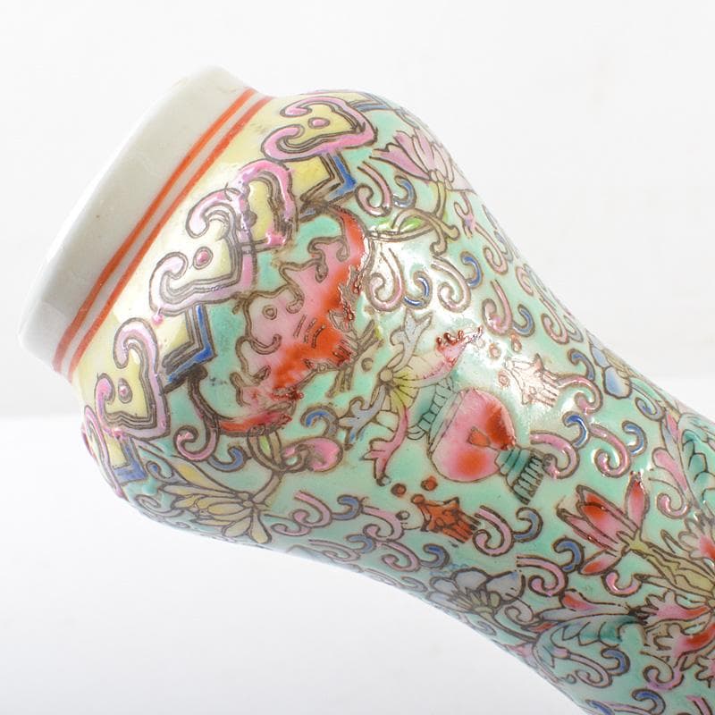 中国 大清康煕年製 粉彩纏枝花卉文 蒜口瓶 V