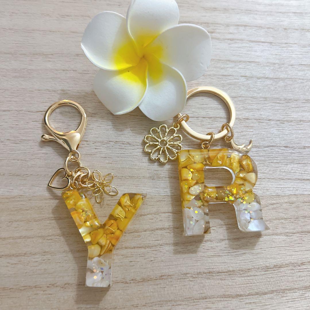 ひまわり　プレゼントに大人気！イニシャルキーホルダー 名入れ 誕生日 出産祝い