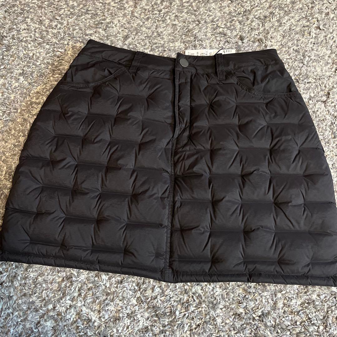 アクアスキュータム　ゴルフスカート　ダウン　フェザー　軽量　黒