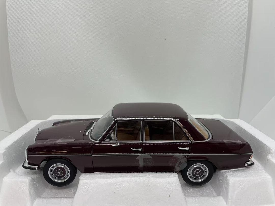 304-053 ノレブ 1/18 メルセデスベンツ 200 1968