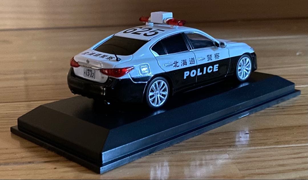 日産　スカイライン　(V37) 警察仕様ミニカー