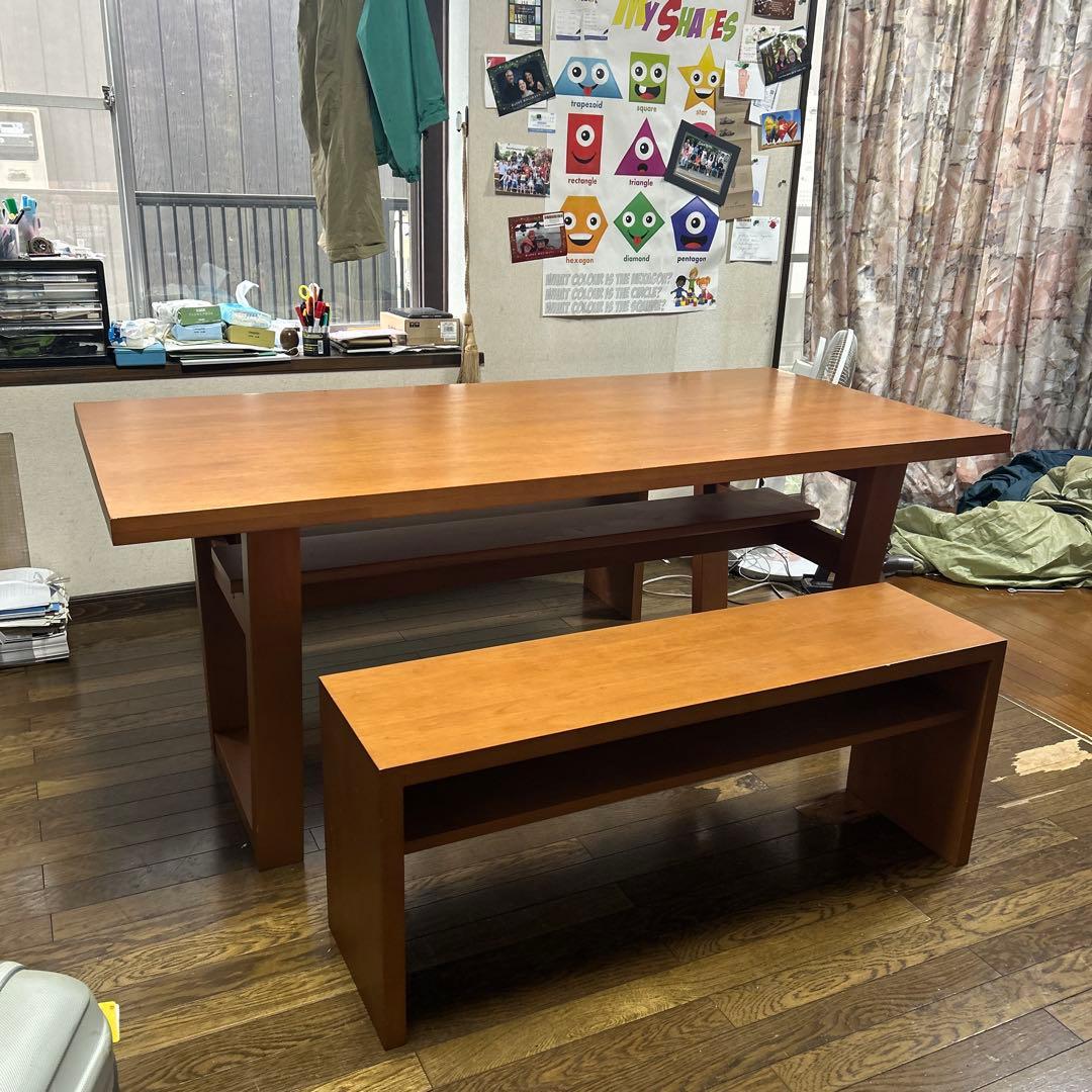 ダイニングテーブル＆ベンチ２台