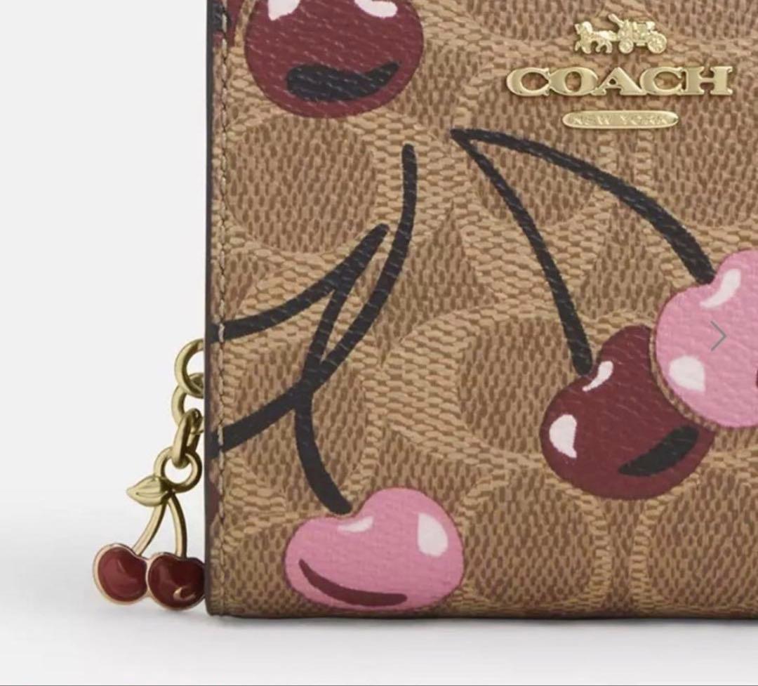 ぽ*ず様 初売り　COACH シグネチャーチェリープリント二つ折り財布、さくらん