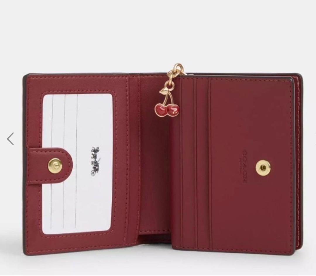 ぽ*ず様 初売り　COACH シグネチャーチェリープリント二つ折り財布、さくらん