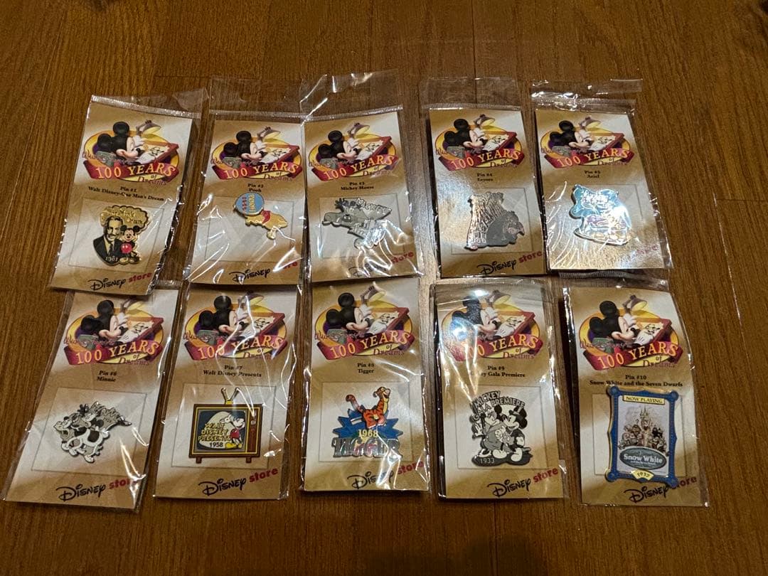 ディズニーストア　ウォルトディズニー生誕100周年　ピンバッジ全100個