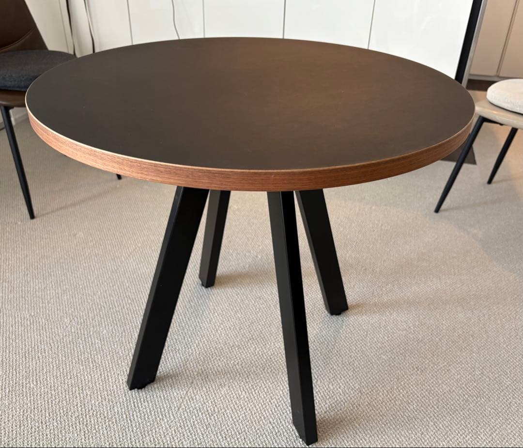 【値下げしました】KANADEMONO ダイニングテーブル 黒 円形　リノリウム