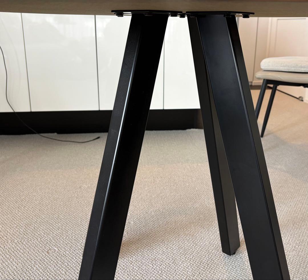 【値下げしました】KANADEMONO ダイニングテーブル 黒 円形　リノリウム