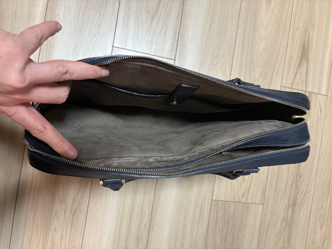 極美品◎ペッレモルビダ　キャピターノ　ブリーフケース　2室　オールレザー　濃紺